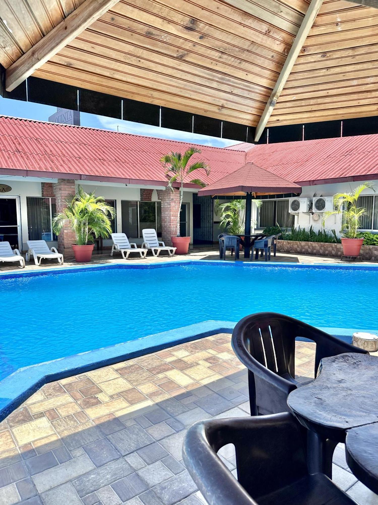 Hotel La Quinta La Ceiba Exterior photo