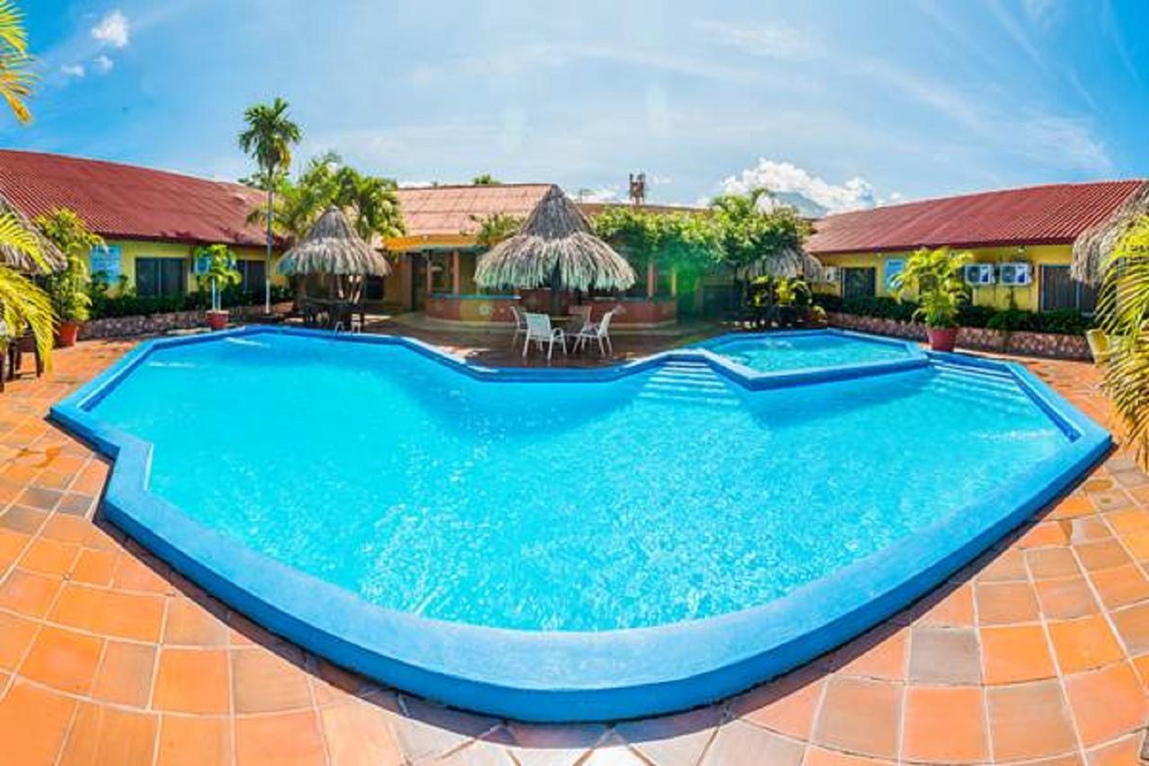 Hotel La Quinta La Ceiba Exterior photo